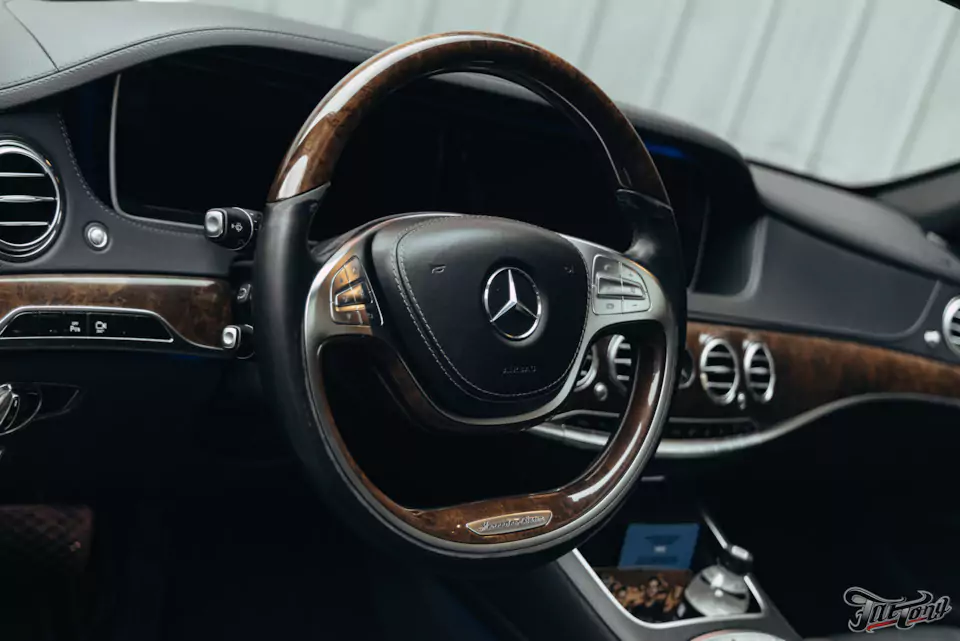 Выполнили полный антихром для Mercedes W222, произвели комплекс детейлинг-услуг и фирменный Шиномонтаж на вибростенде на стендах Hunter